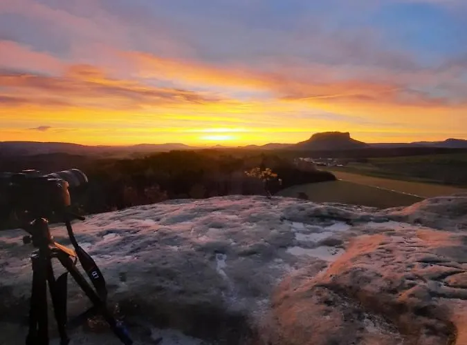 Hohlfeld's Apartment *